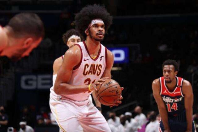 1639192343228024604.jpg kaiyun-美国男篮即将更新换代 骑士双塔或拯救球队内线