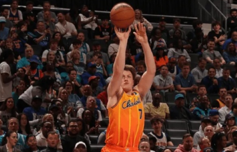 开云体育下载-53+45+94！神级交易，我以为他是来辅助老詹的...