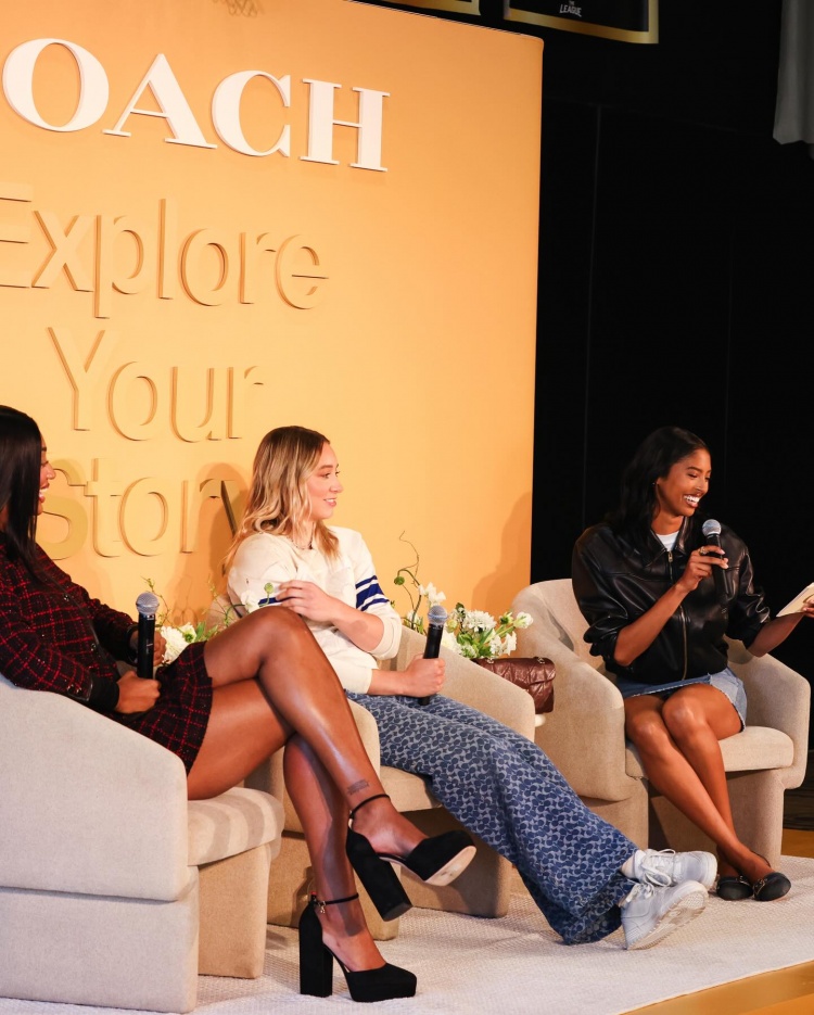 娜塔莉亚·布莱恩特晒工作照！作为主持人参与佩奇&amp;里斯访谈节目